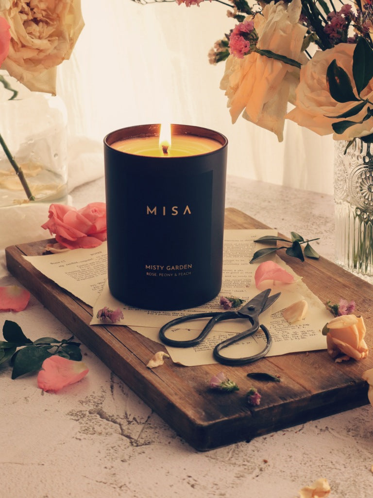 HEREBENE – Amber & Cardamom Scented Candle