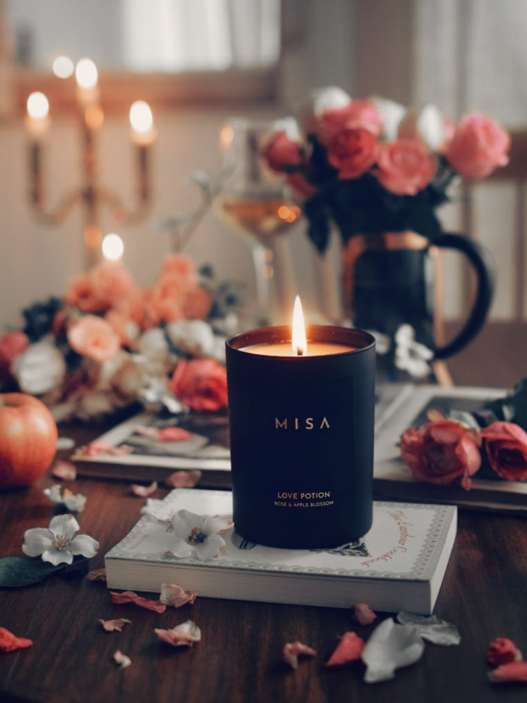 HEREBENE – Amber & Cardamom Scented Candle
